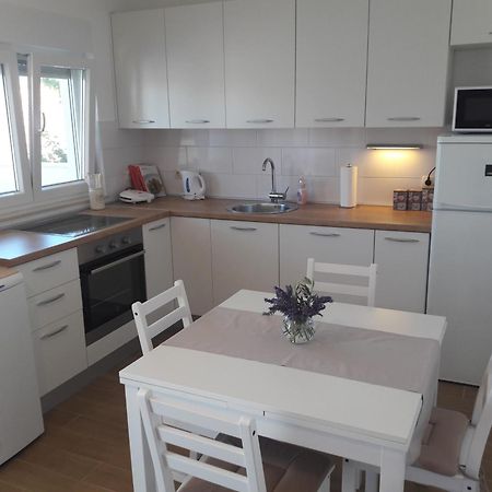 Apartman S Pogledom Zdrelac Bagian luar foto