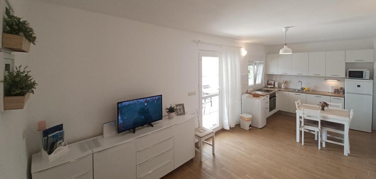 Apartman S Pogledom Zdrelac Bagian luar foto