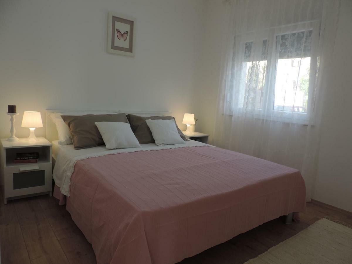 Apartman S Pogledom Zdrelac Bagian luar foto
