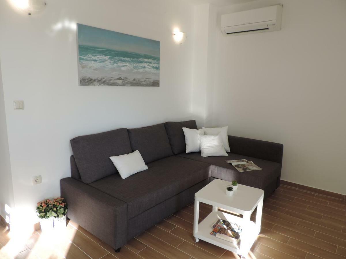 Apartman S Pogledom Zdrelac Bagian luar foto