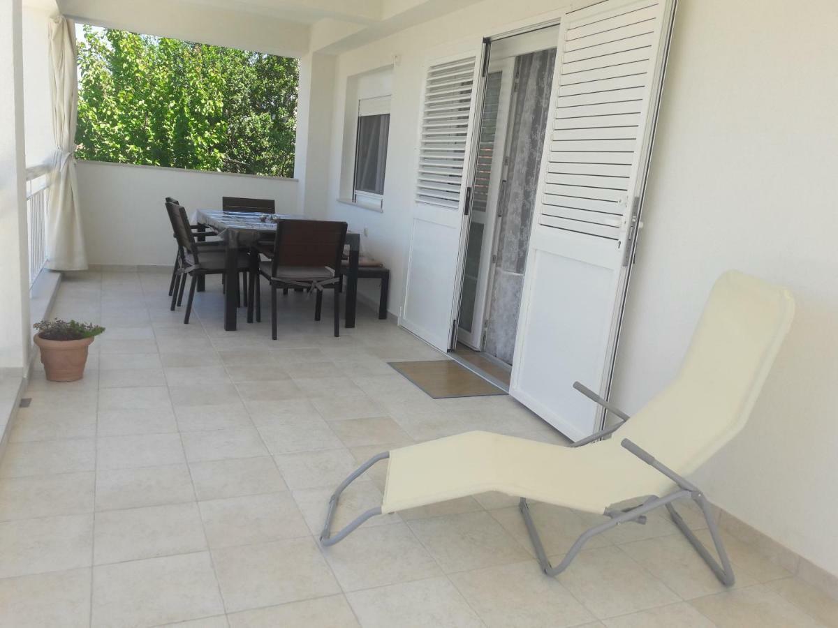 Apartman S Pogledom Zdrelac Bagian luar foto