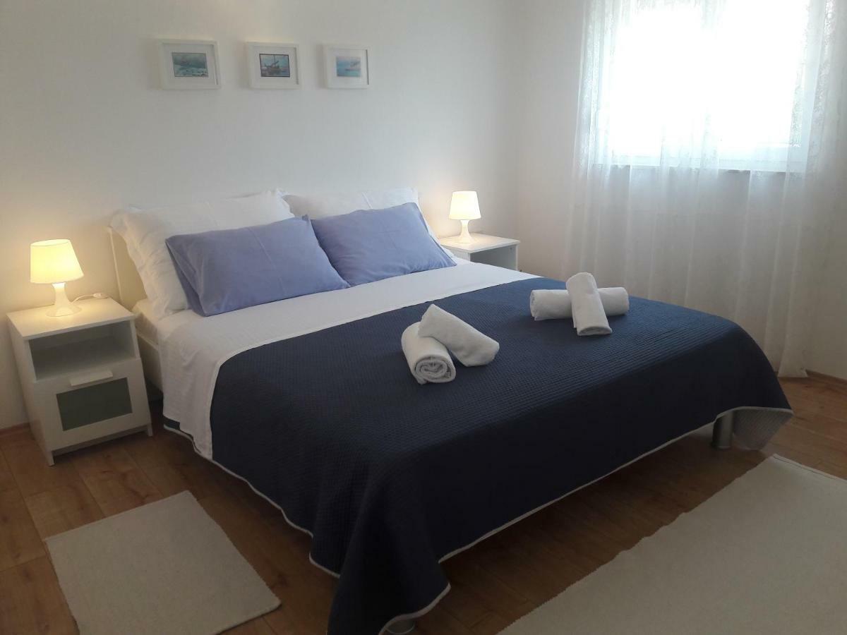 Apartman S Pogledom Zdrelac Bagian luar foto