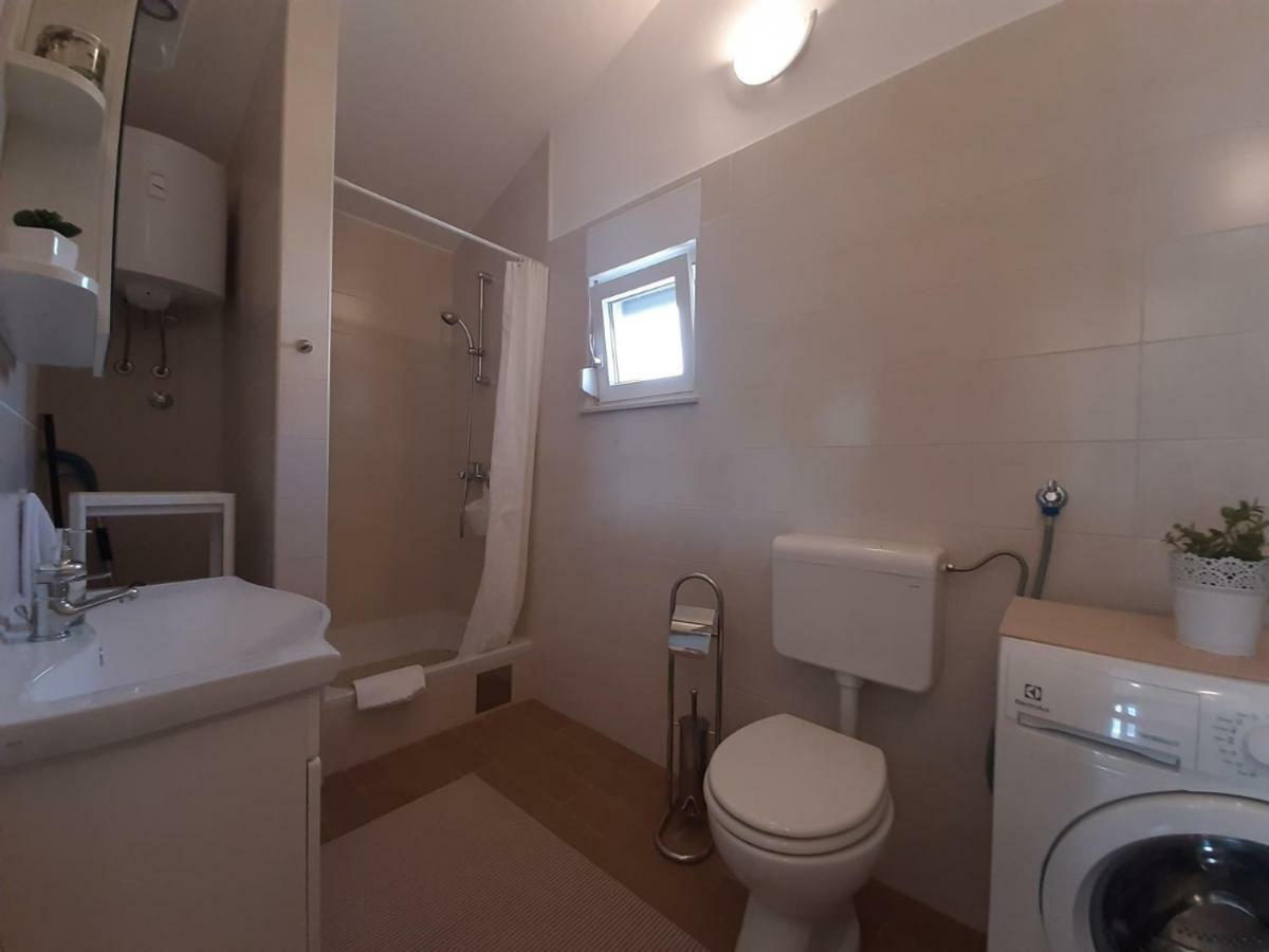 Apartman S Pogledom Zdrelac Bagian luar foto